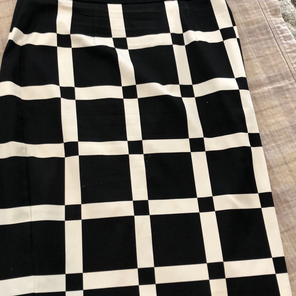 Great pattern pencil skirt.